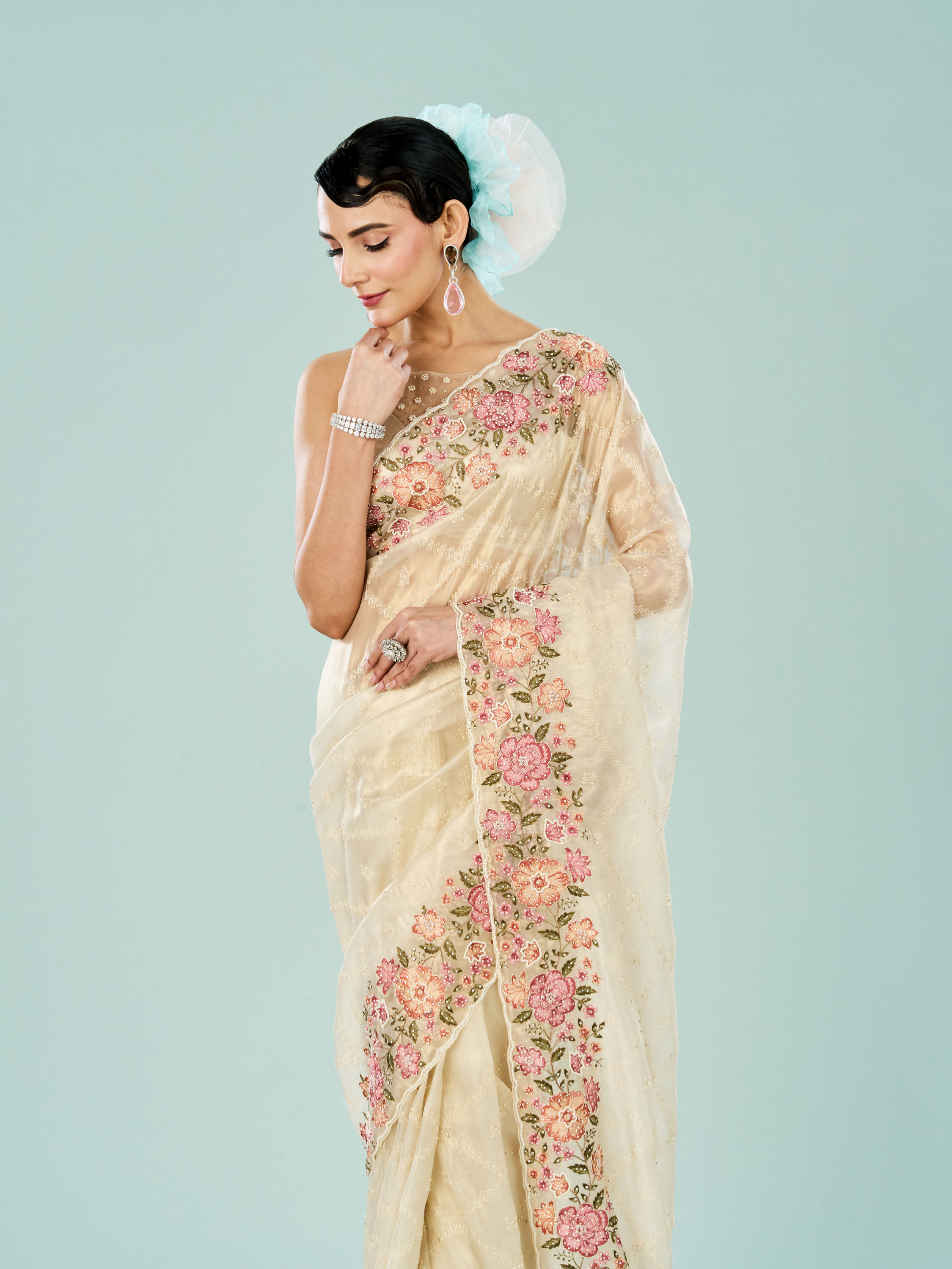 Mohey Women Cream Dream Organza Saree