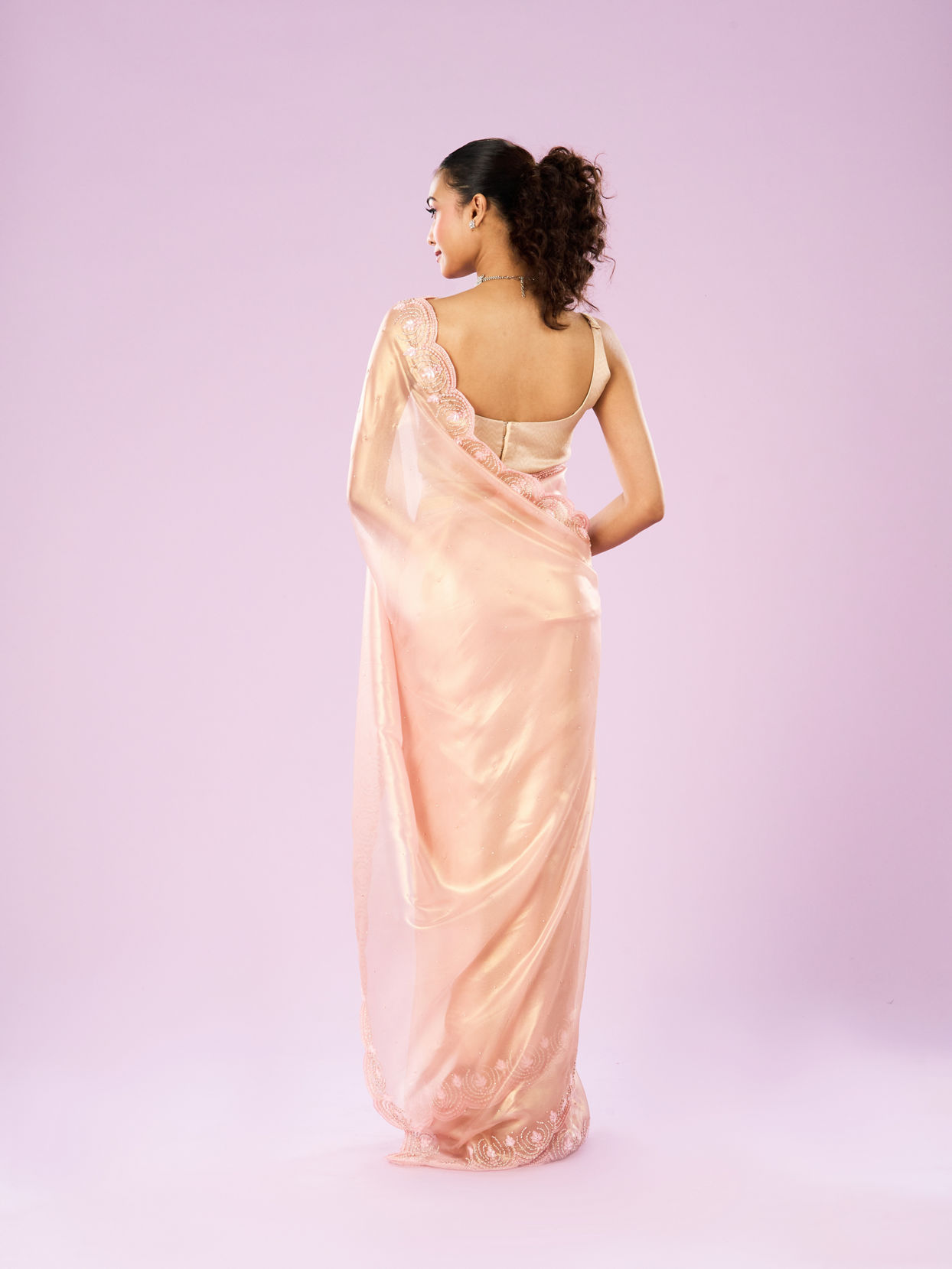 Mohey Women Ravishing Pink Organza Saree