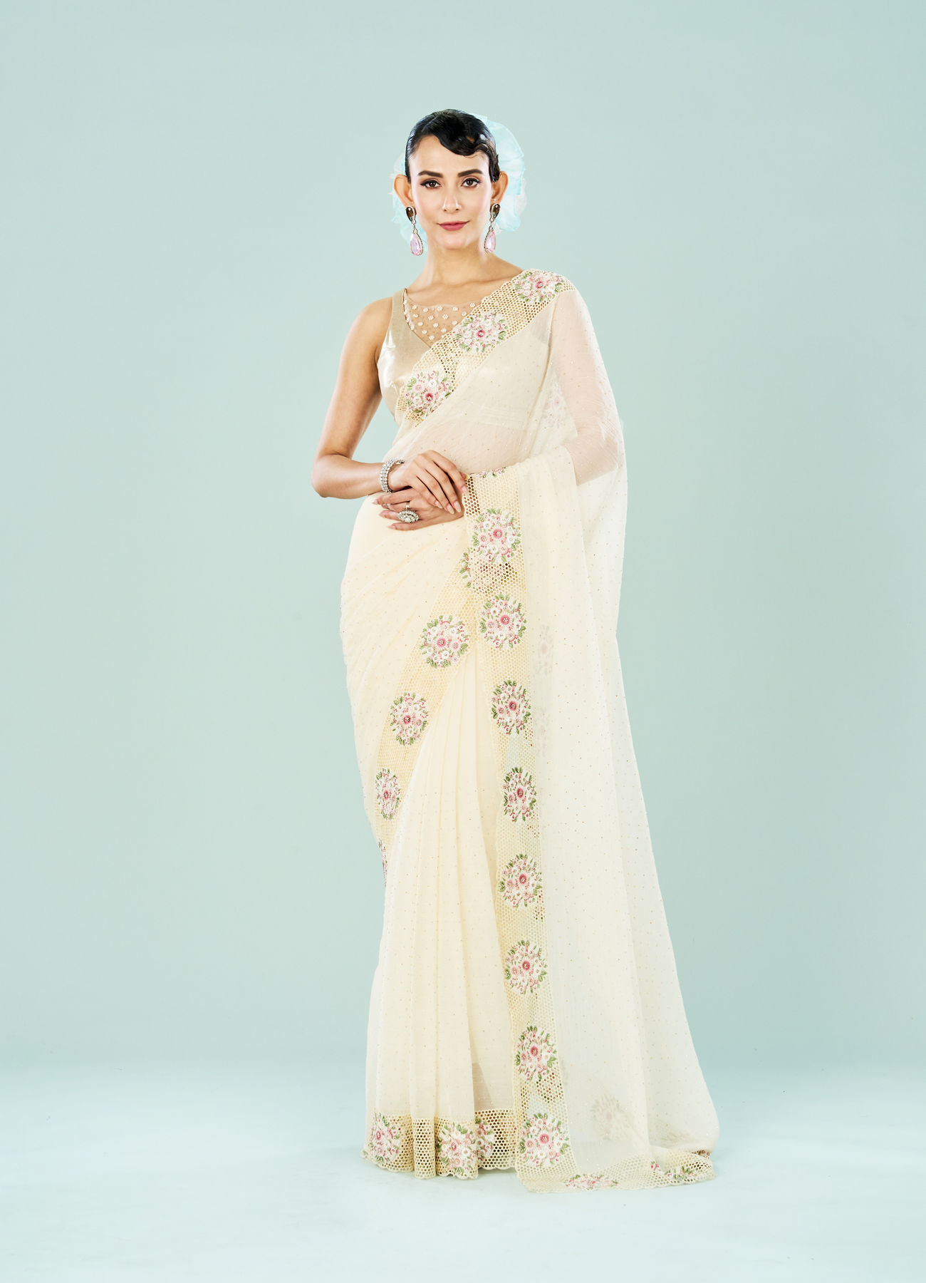 Mohey Women Elegant Cream Chiffon Saree