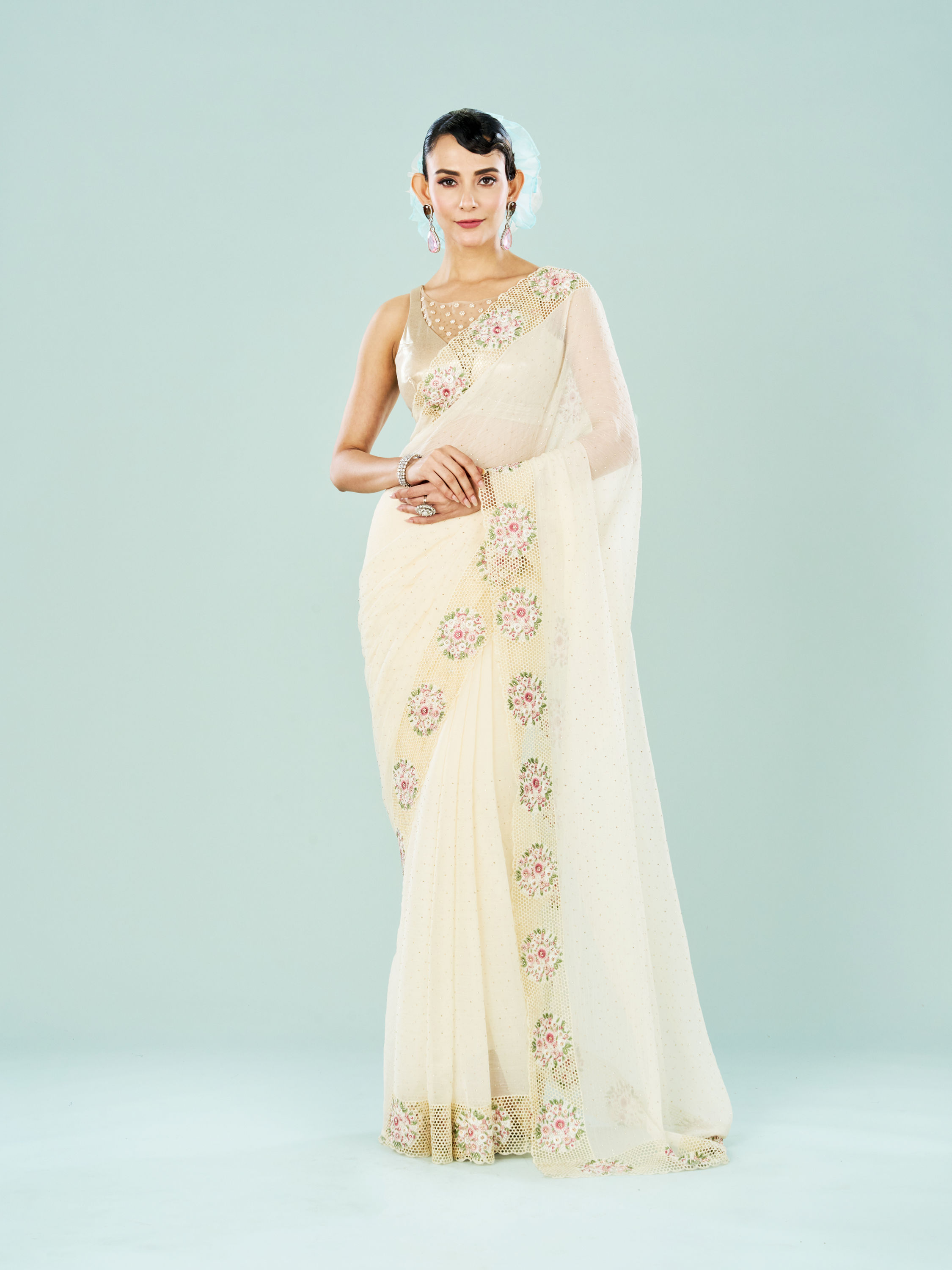 Mohey Women Elegant Cream Chiffon Saree