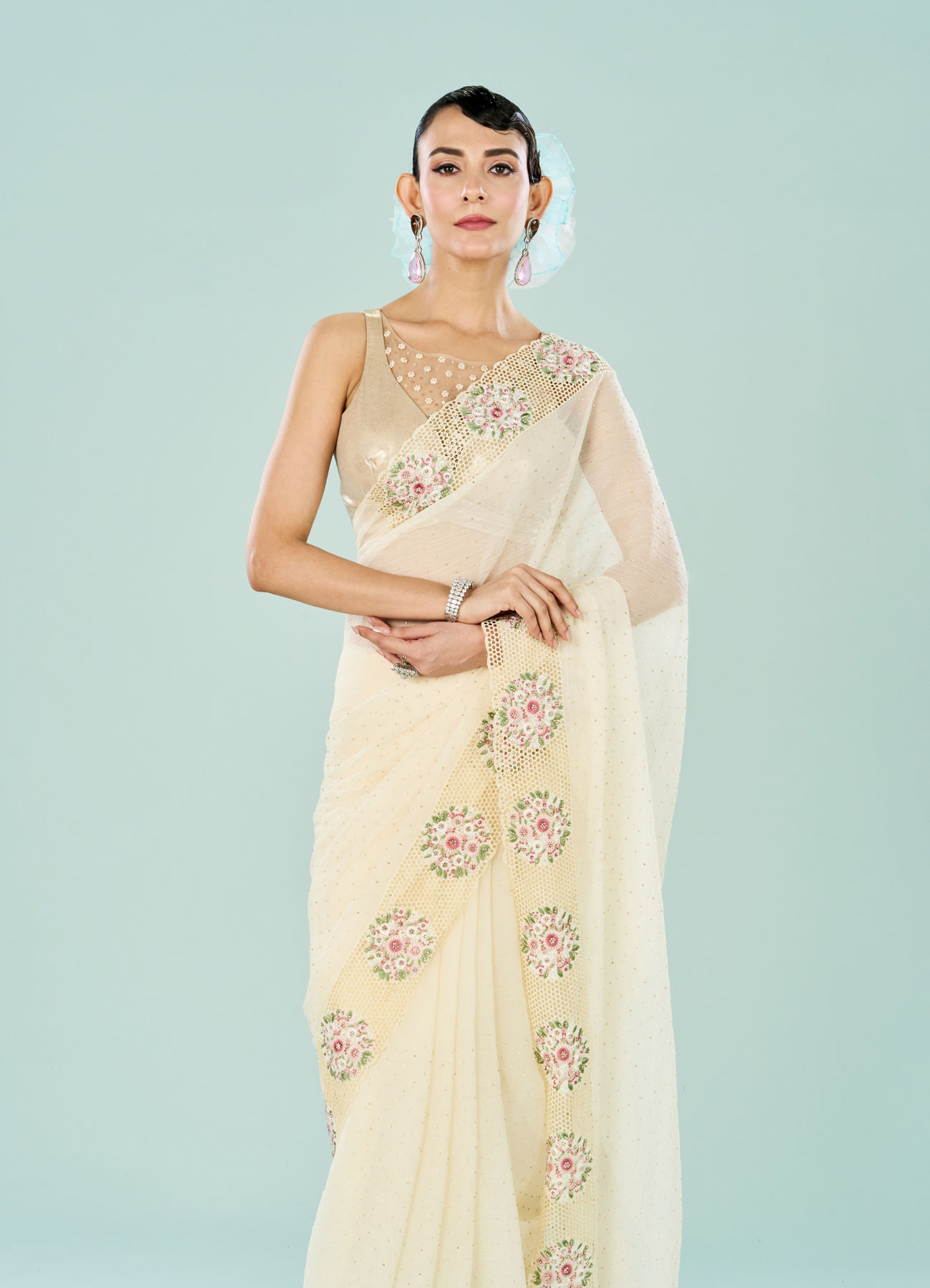 Mohey Women Elegant Cream Chiffon Saree