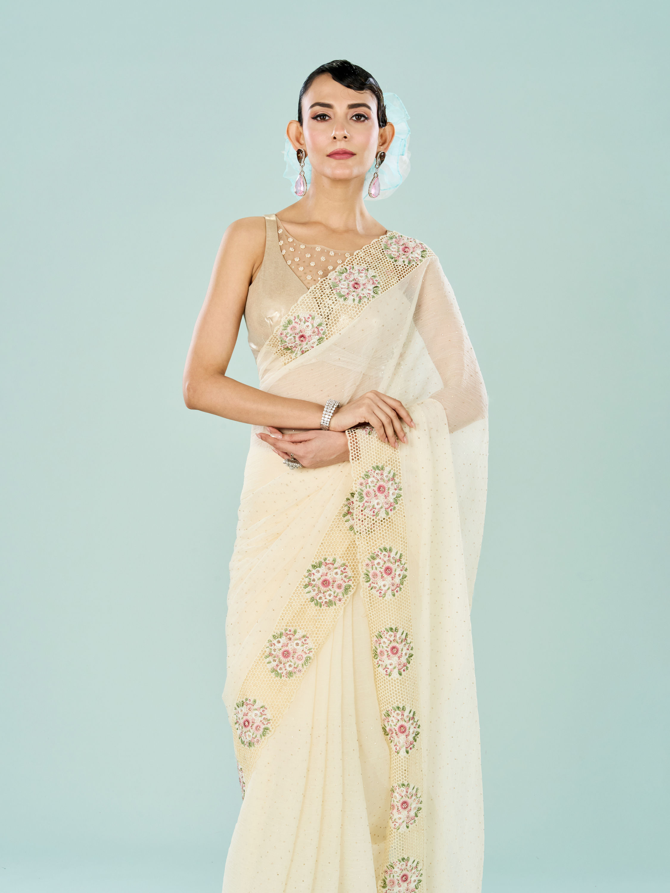 Mohey Women Elegant Cream Chiffon Saree