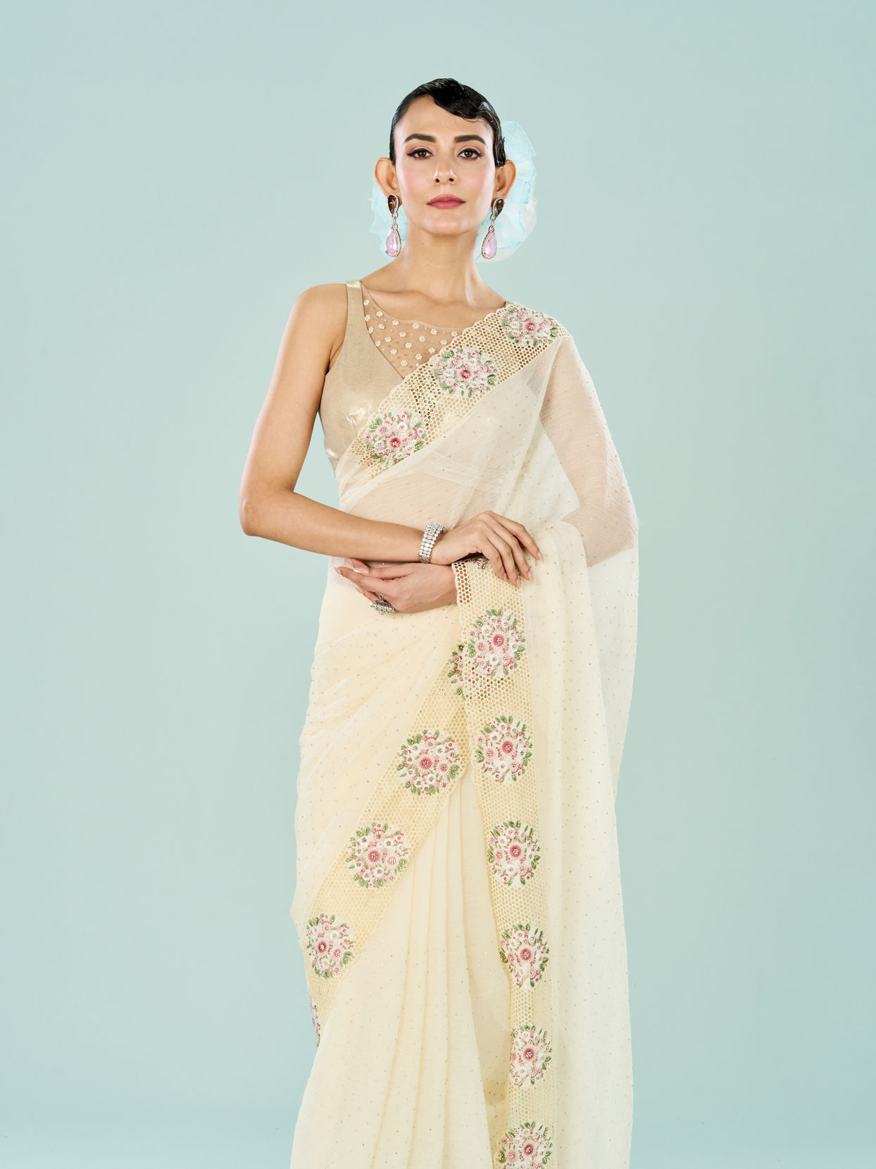 Mohey Women Elegant Cream Chiffon Saree