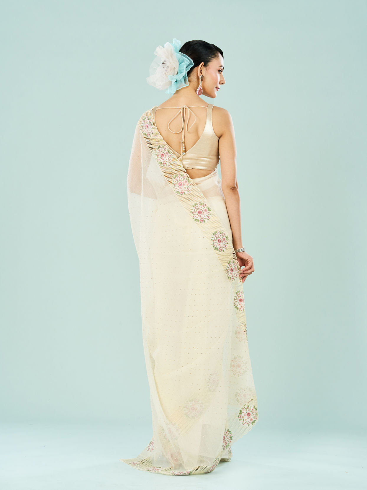 Mohey Women Elegant Cream Chiffon Saree