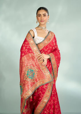 Mohey Women Pink Elegance Saree
