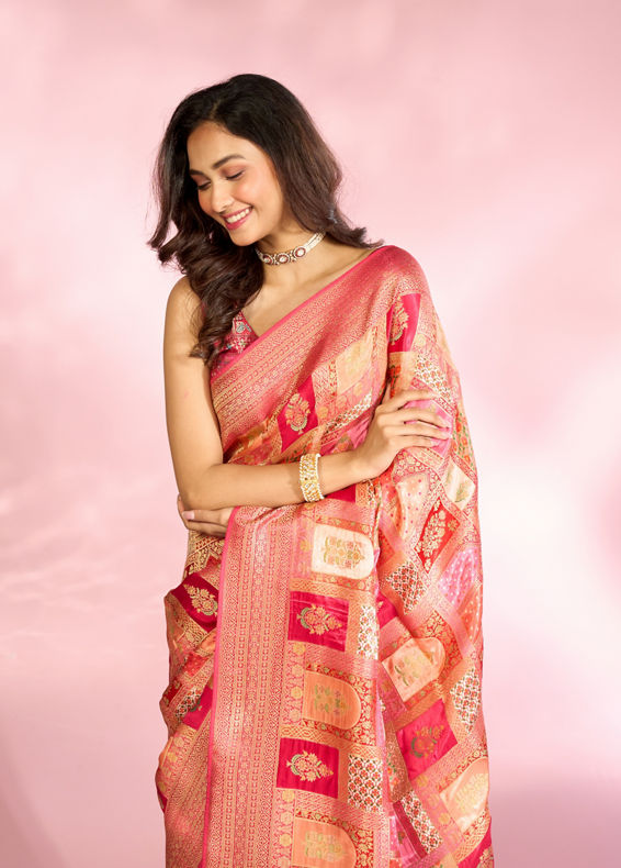 Mohey Women Ethereal Coral Charm Saree