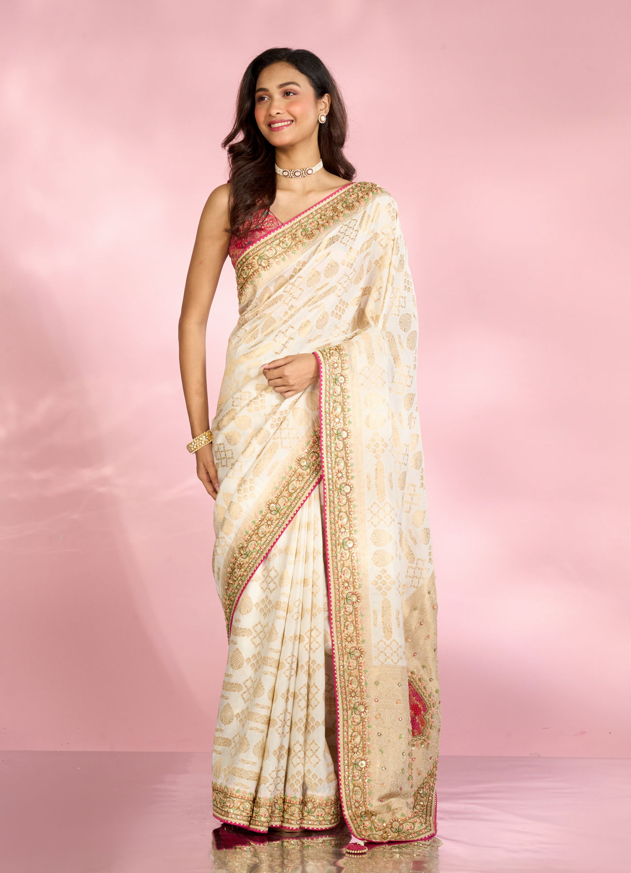 Mohey Women Elegant Cream Radiance Saree