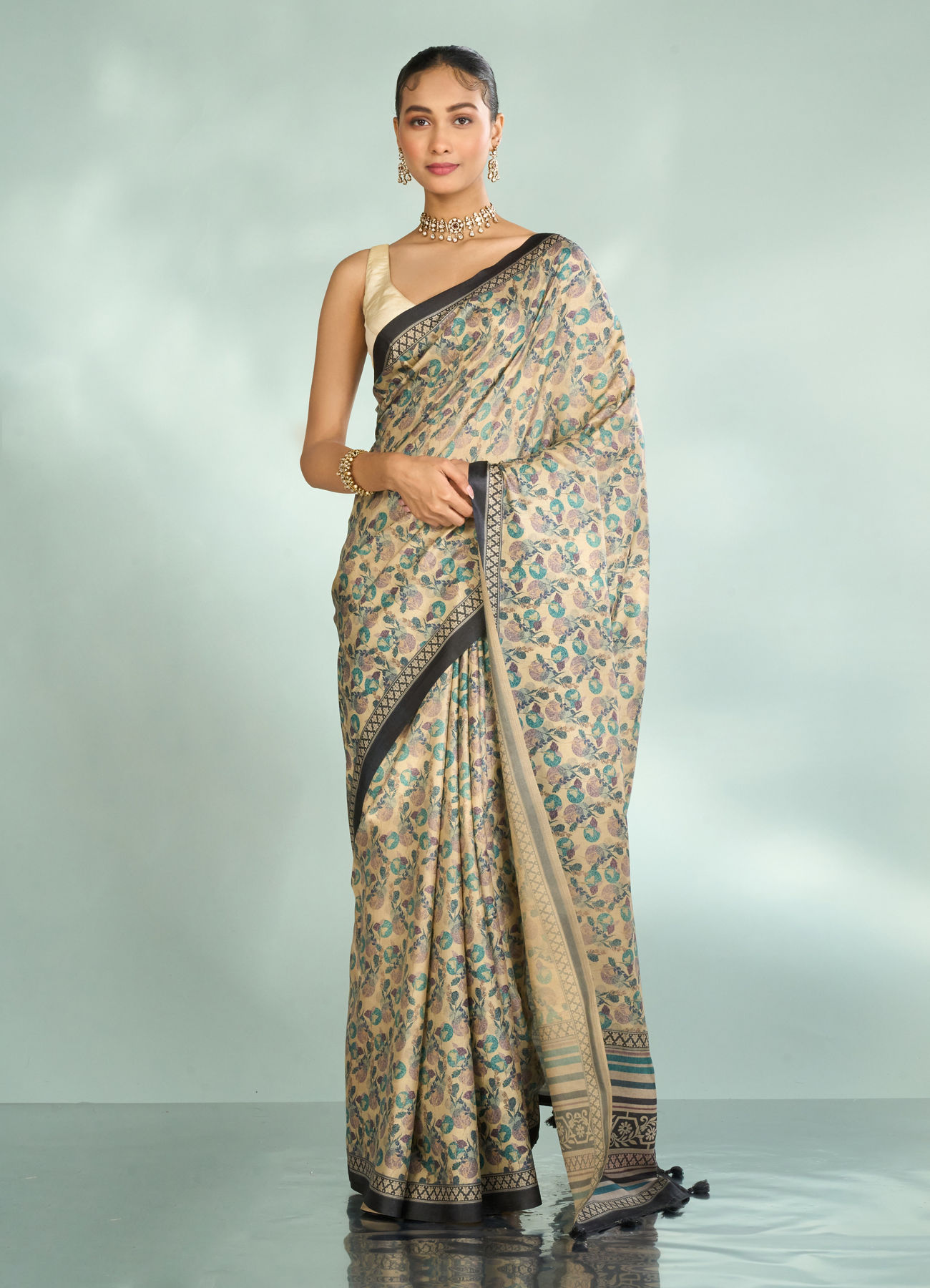 Mohey Women Glowing Fawn Elegance Saree