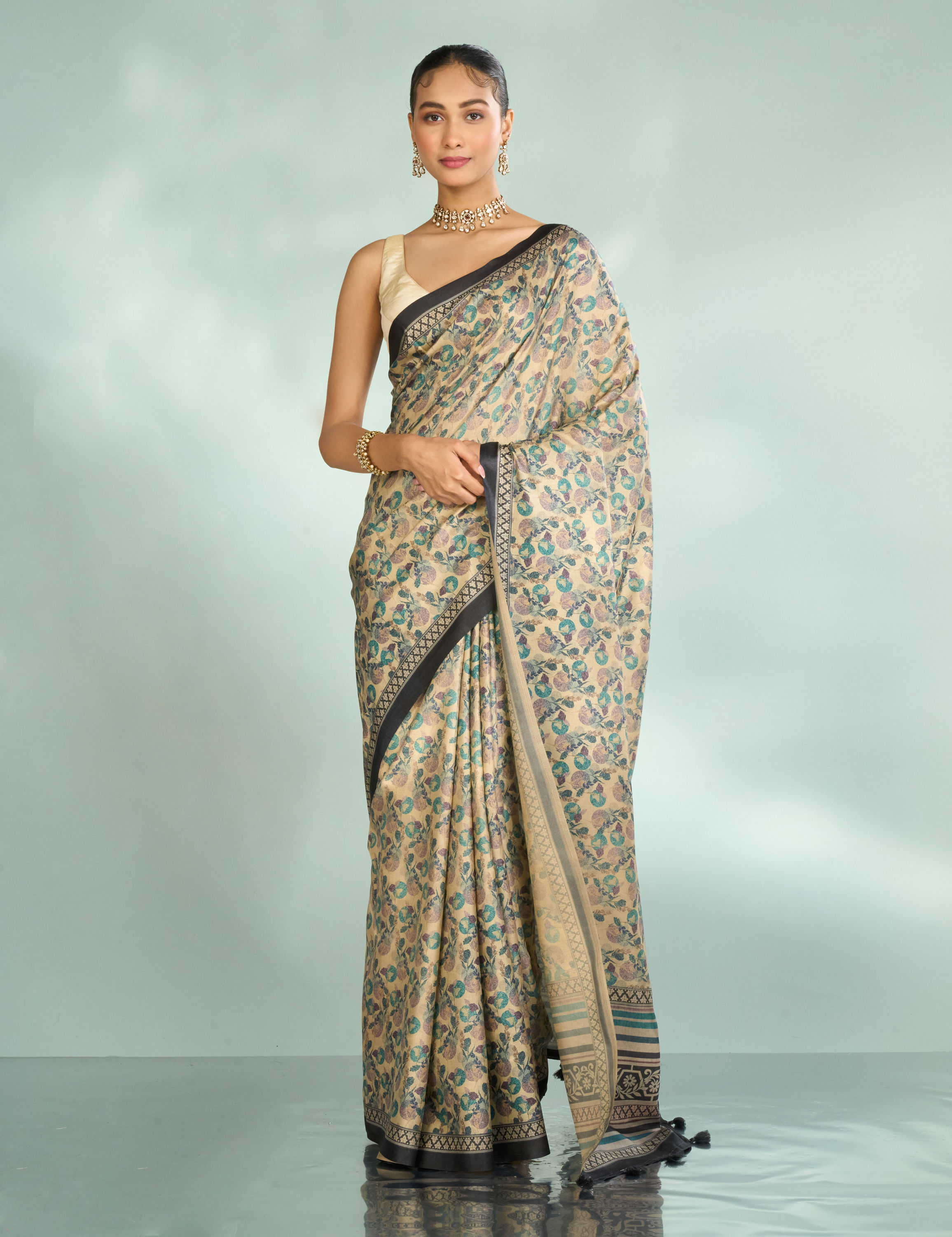 Mohey Women Glowing Fawn Elegance Saree