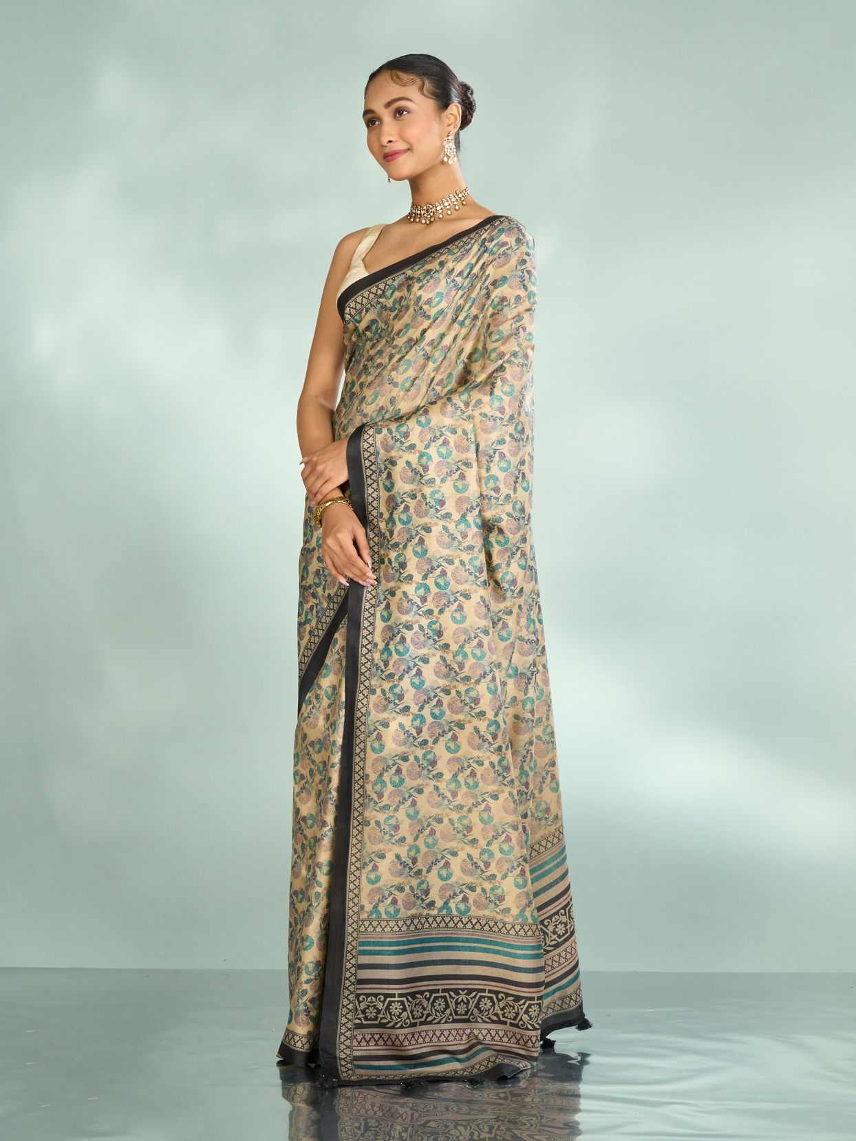 Mohey Women Glowing Fawn Elegance Saree