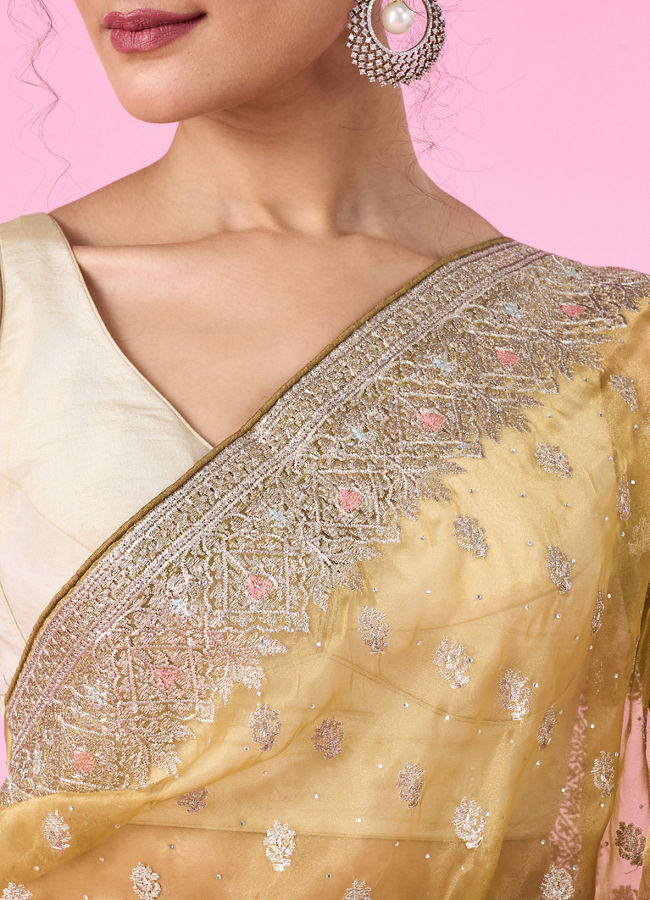 Mohey Women Emerald Green Elegance Saree