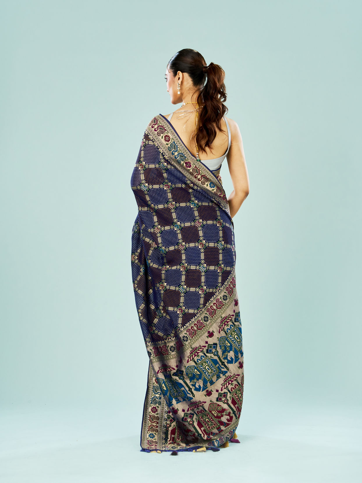 Mohey Women Indigo Blue Georgette Saree