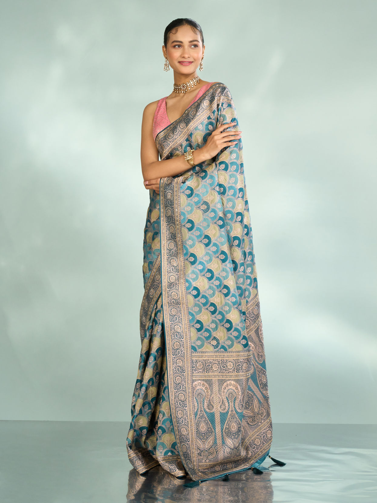 Mohey Women Eternal Elegance Blue Saree