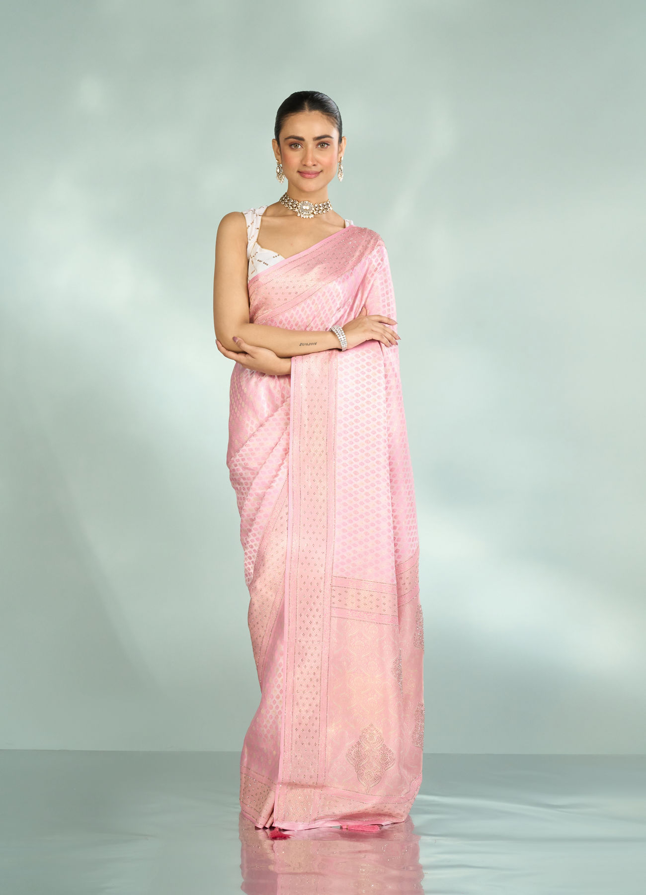 Mohey Women Light Pink Elegance Saree