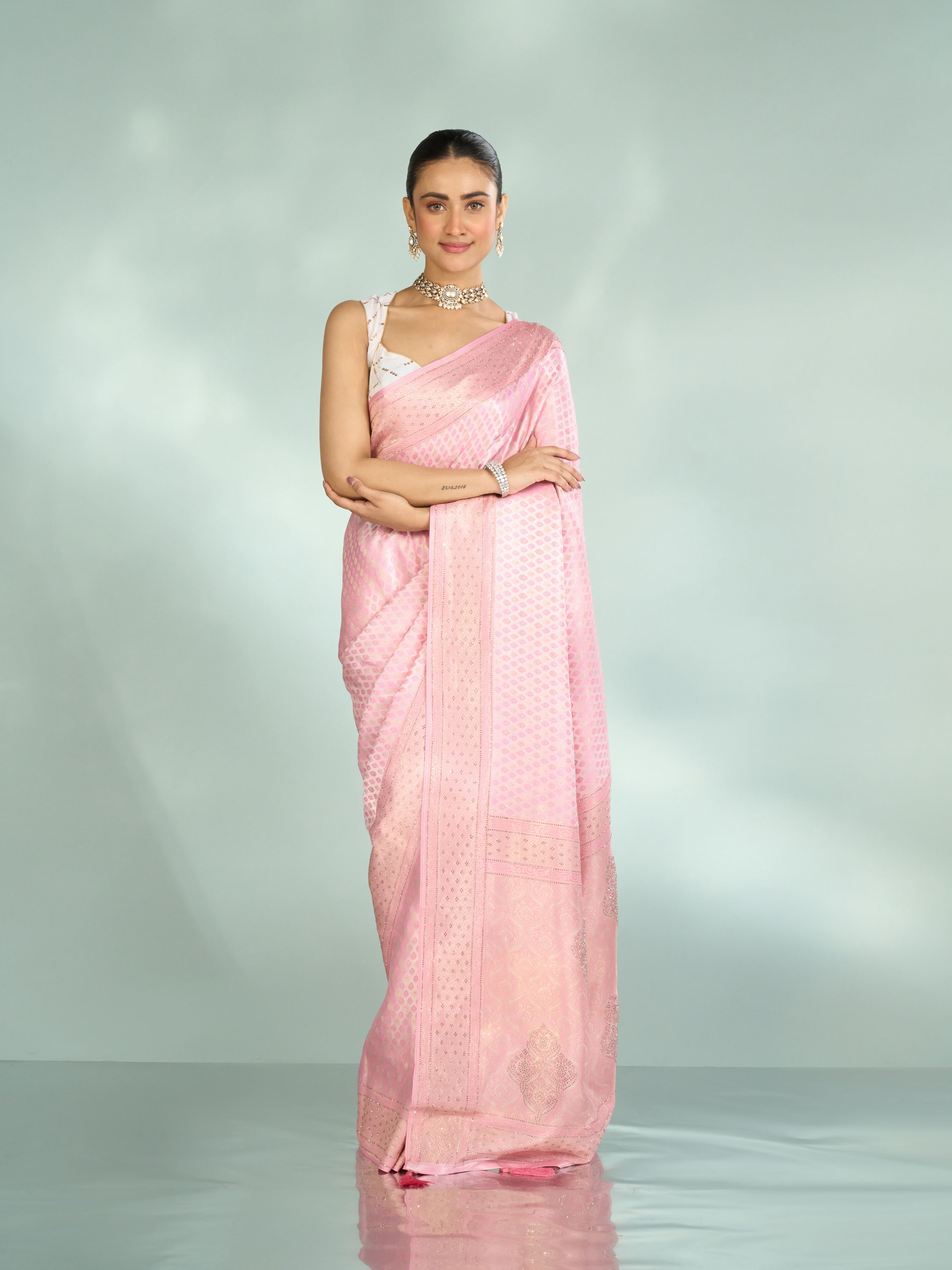Mohey Women Light Pink Elegance Saree