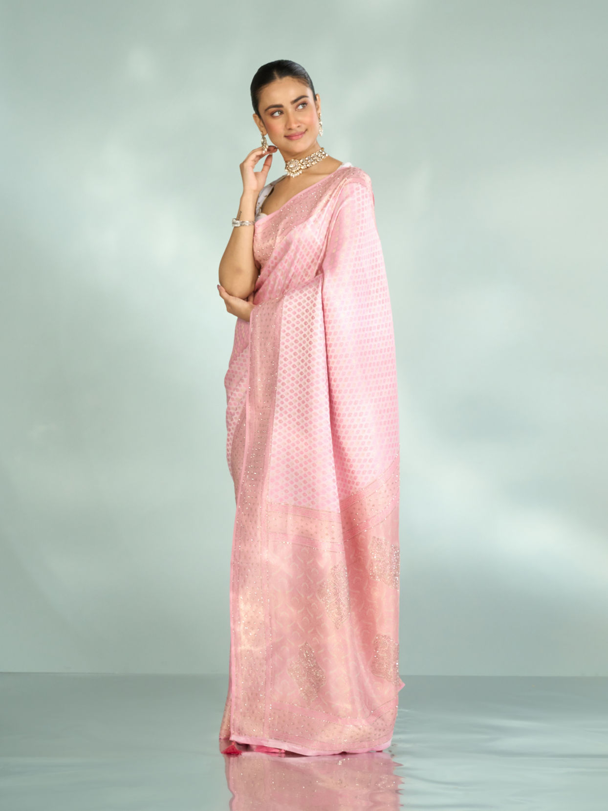 Mohey Women Light Pink Elegance Saree