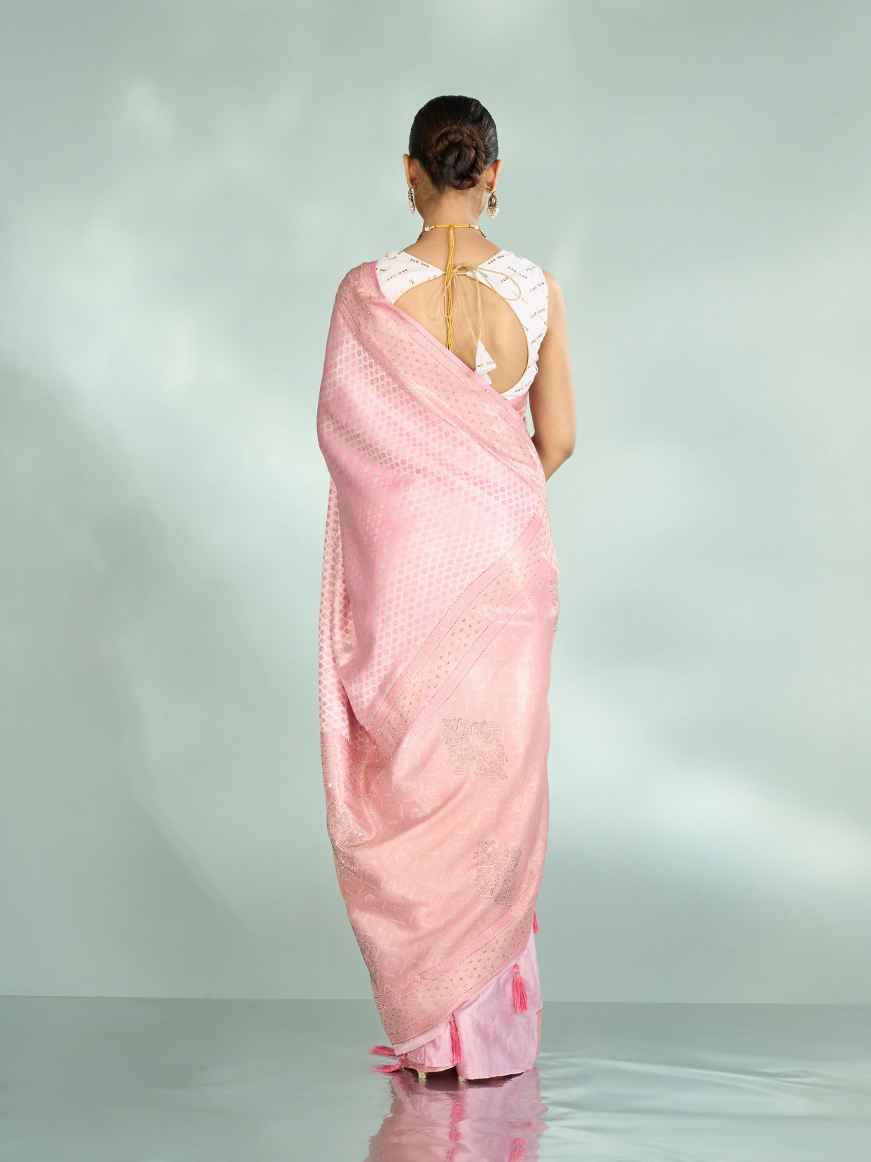 Mohey Women Light Pink Elegance Saree