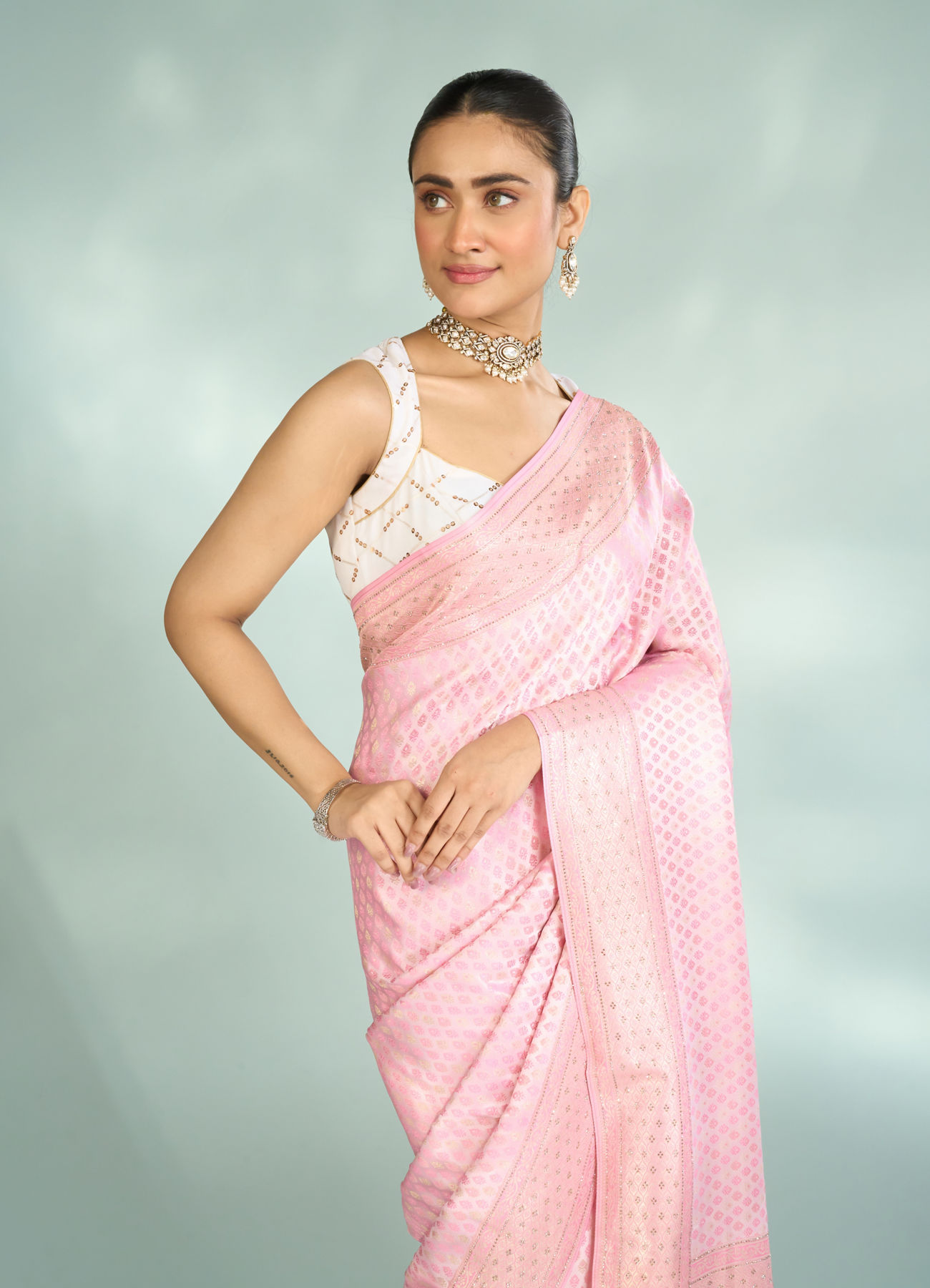 Mohey Women Light Pink Elegance Saree