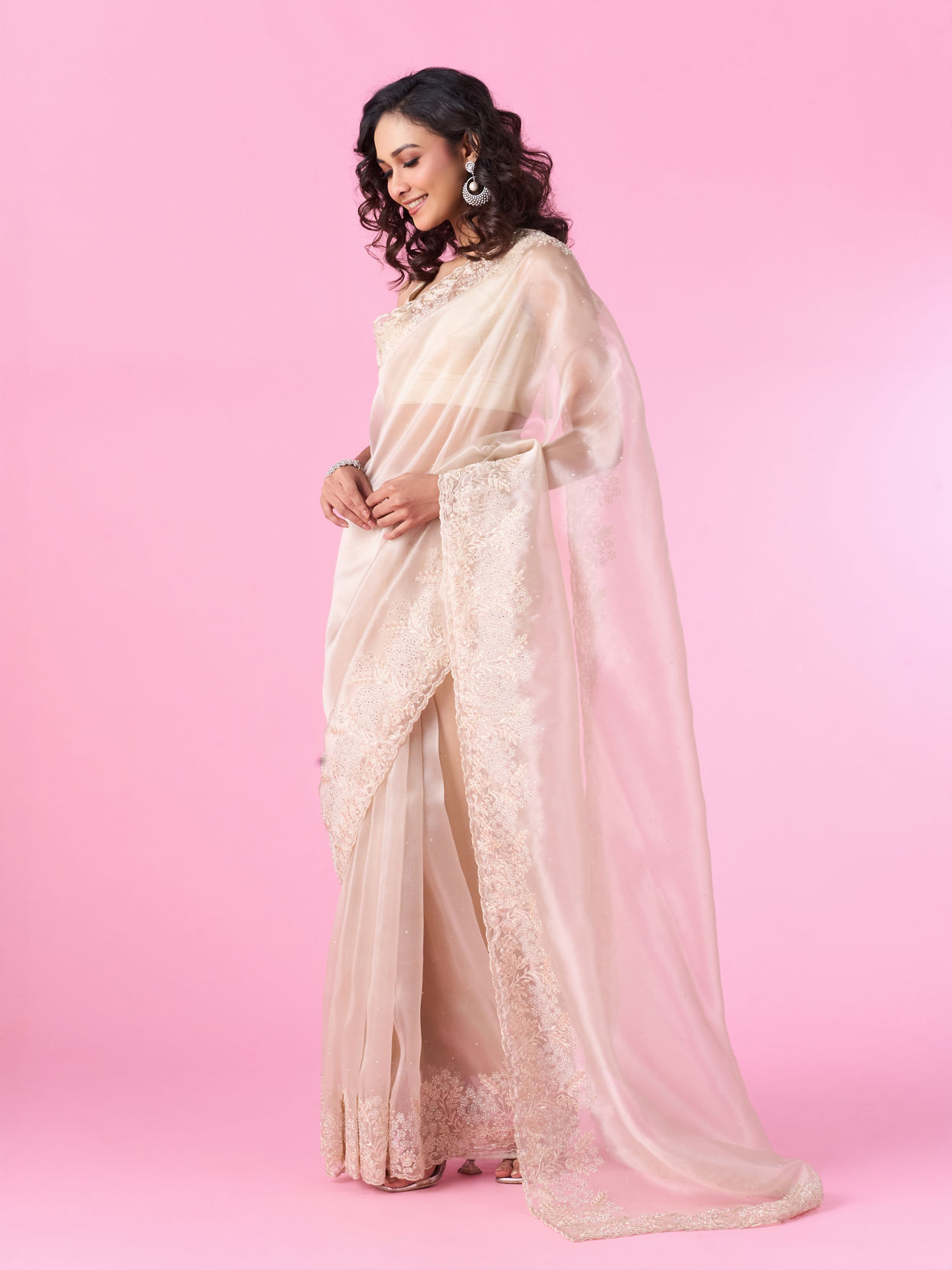 Mohey Women Enchanting Organza Cream Saree