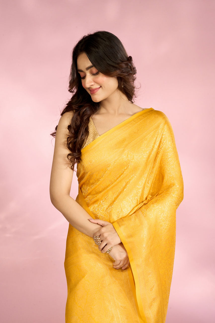 Mohey Women Radiant Yellow Saree
