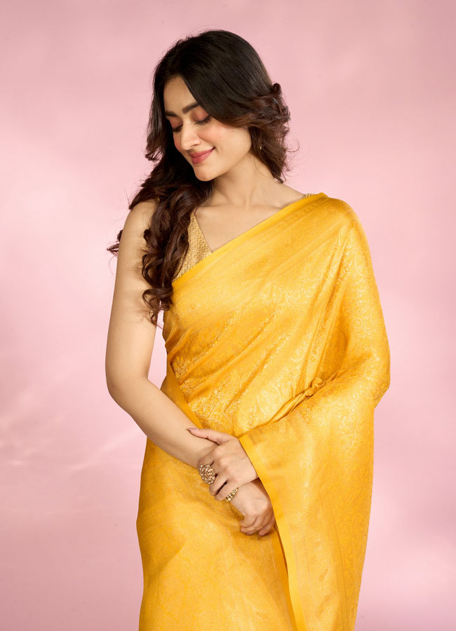 Mohey Women Radiant Yellow Saree