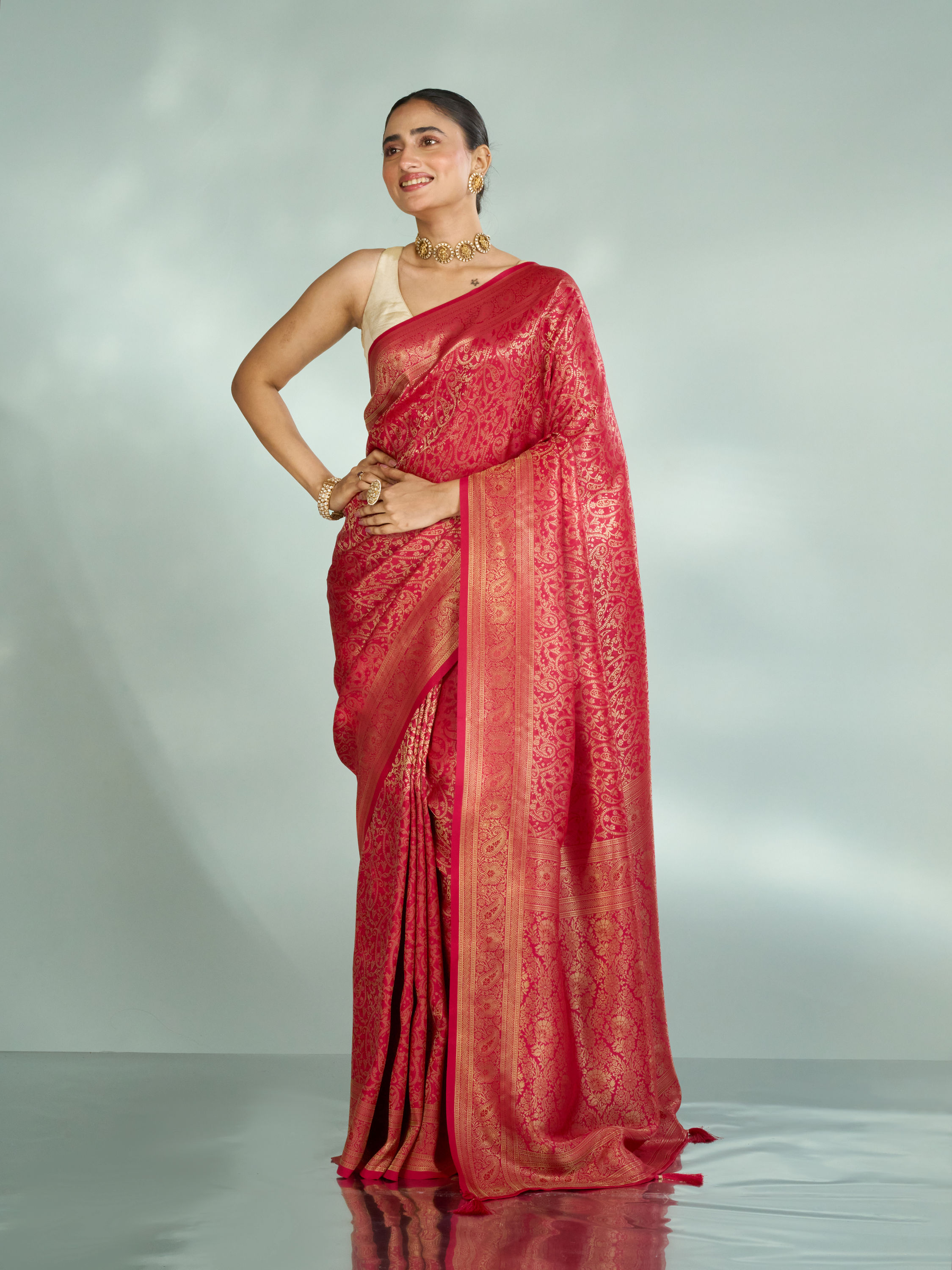 Mohey Women Ravishing Pink Saree
