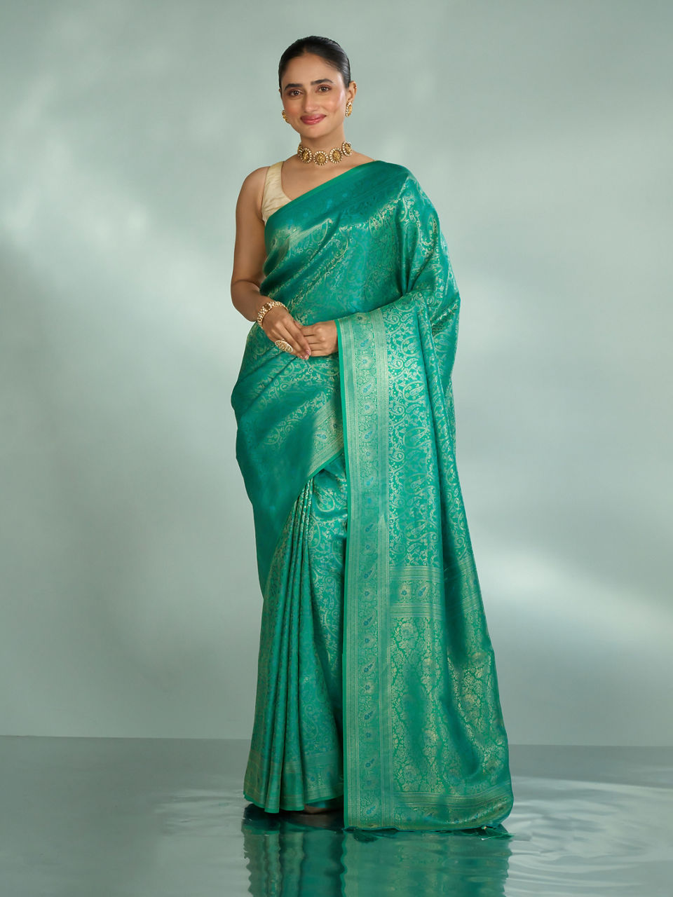 Mohey Women Luscious Rama Green Saree