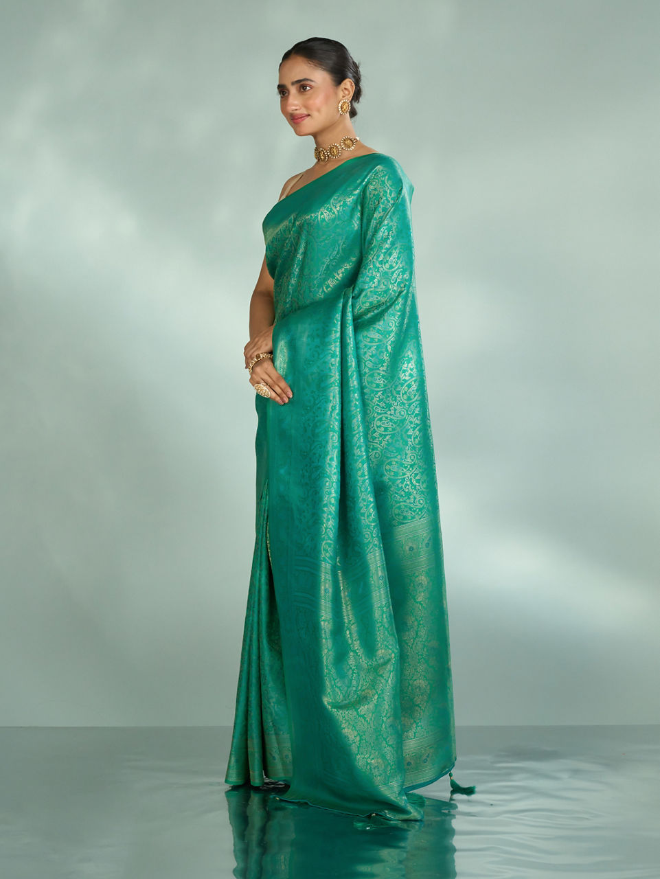 Mohey Women Luscious Rama Green Saree