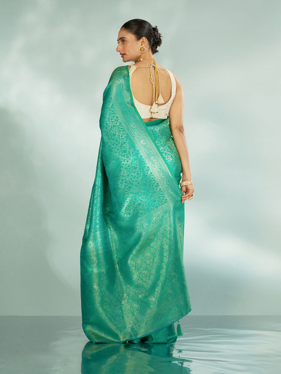 Mohey Women Luscious Rama Green Saree