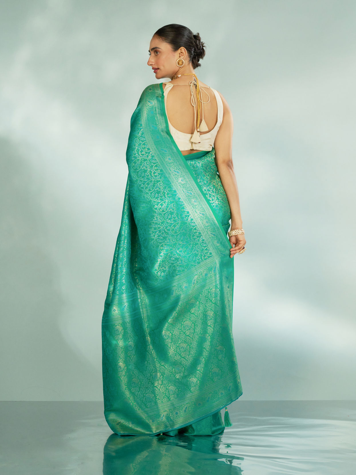Mohey Women Luscious Rama Green Saree