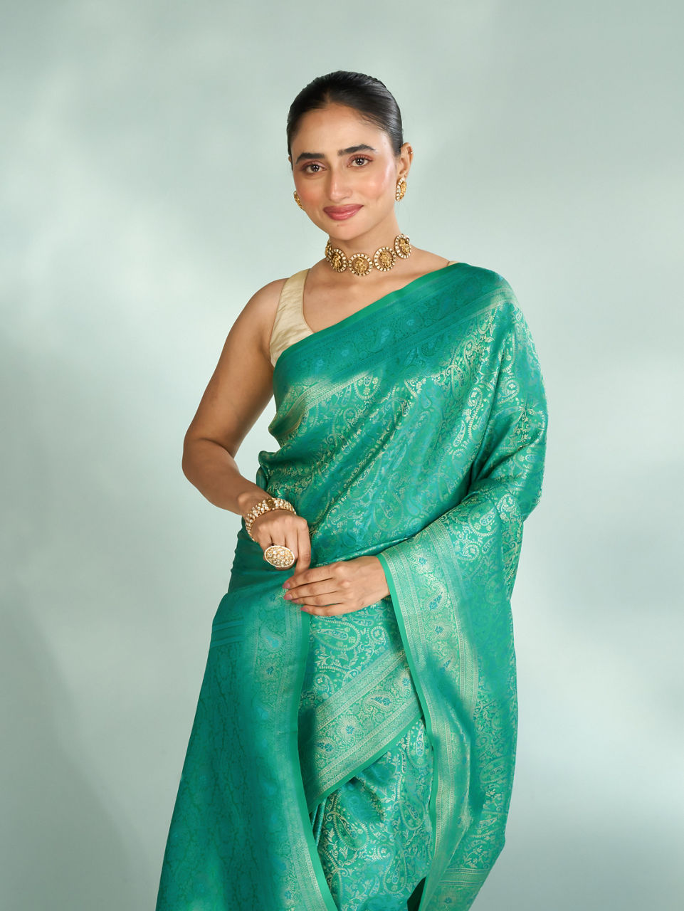 Mohey Women Luscious Rama Green Saree