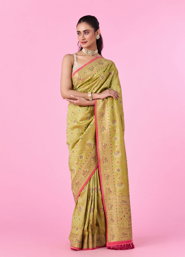 Mohey Women Gleaming Green Elegance Saree