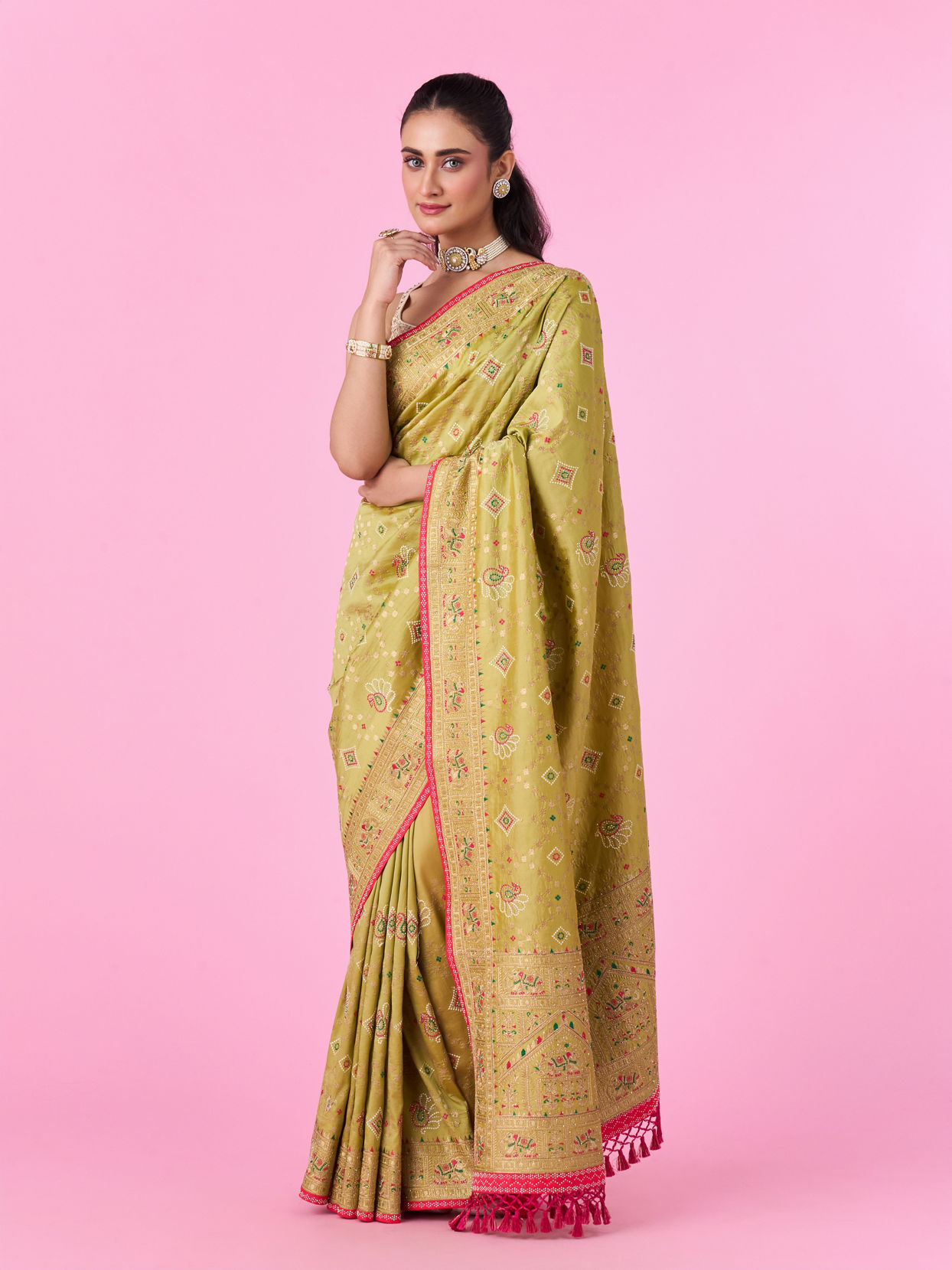 Mohey Women Gleaming Green Elegance Saree