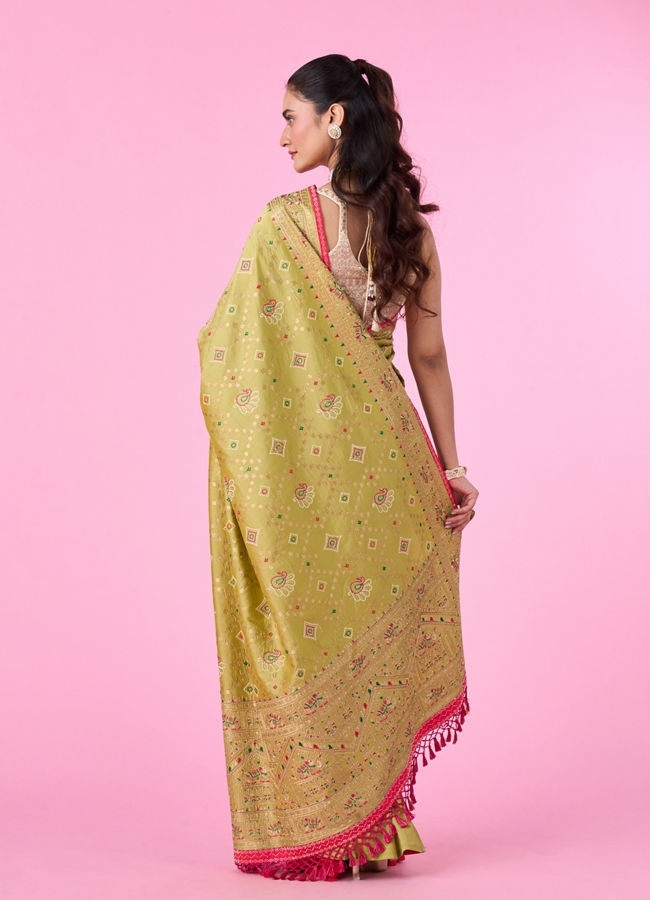 Mohey Women Gleaming Green Elegance Saree