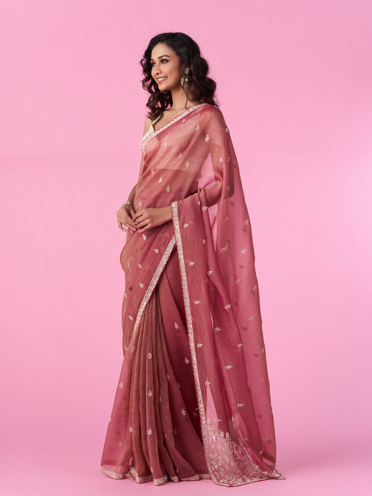 Mohey Women Pink Organza Saree