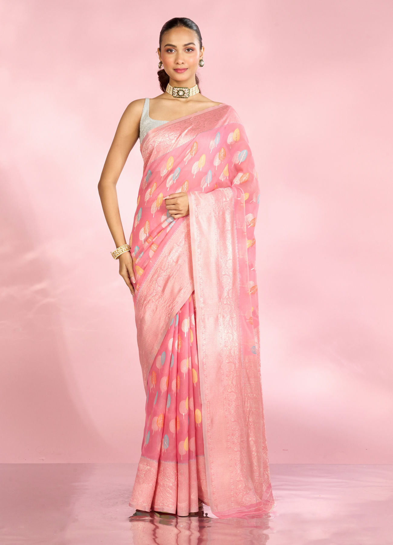 Mohey Women Enchanting Pink Elegance Saree