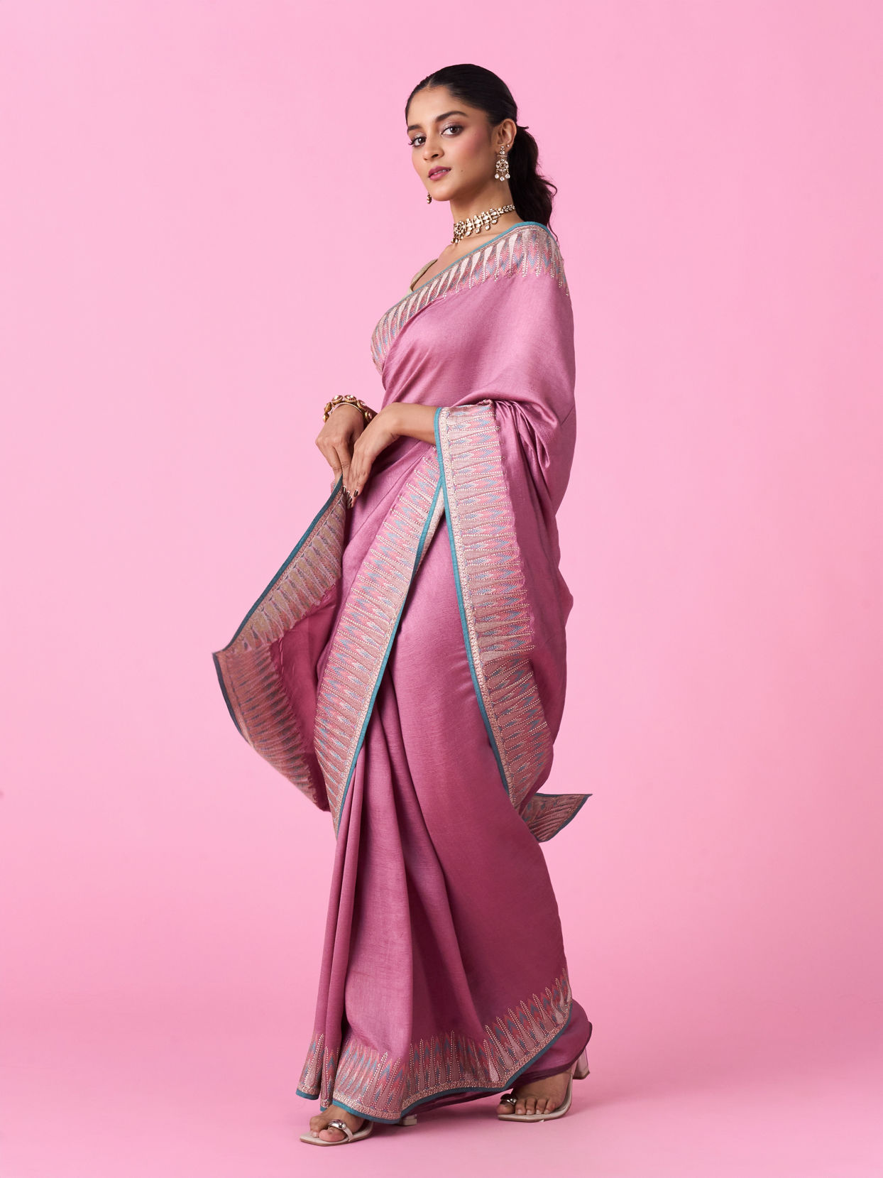 Mohey Women Glistening Purple Elegance Saree