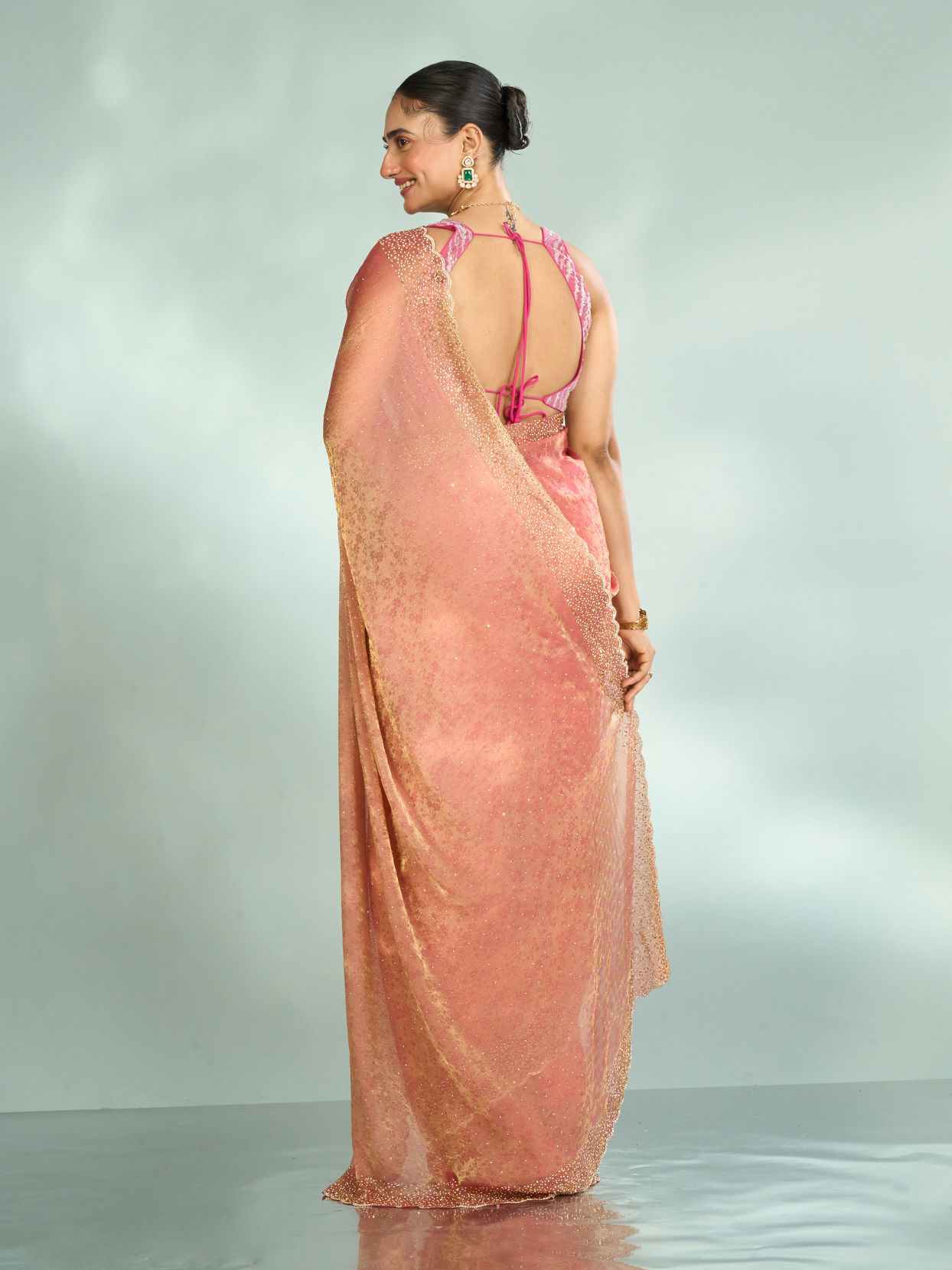 Mohey Women Pink Organza Extravagance Saree