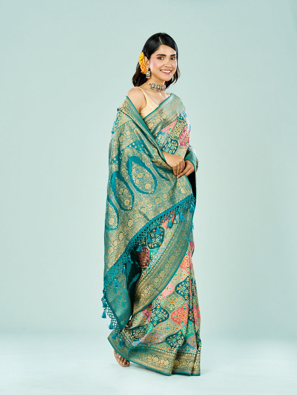Mohey Women Rama Green Banarasi Art Silk Saree