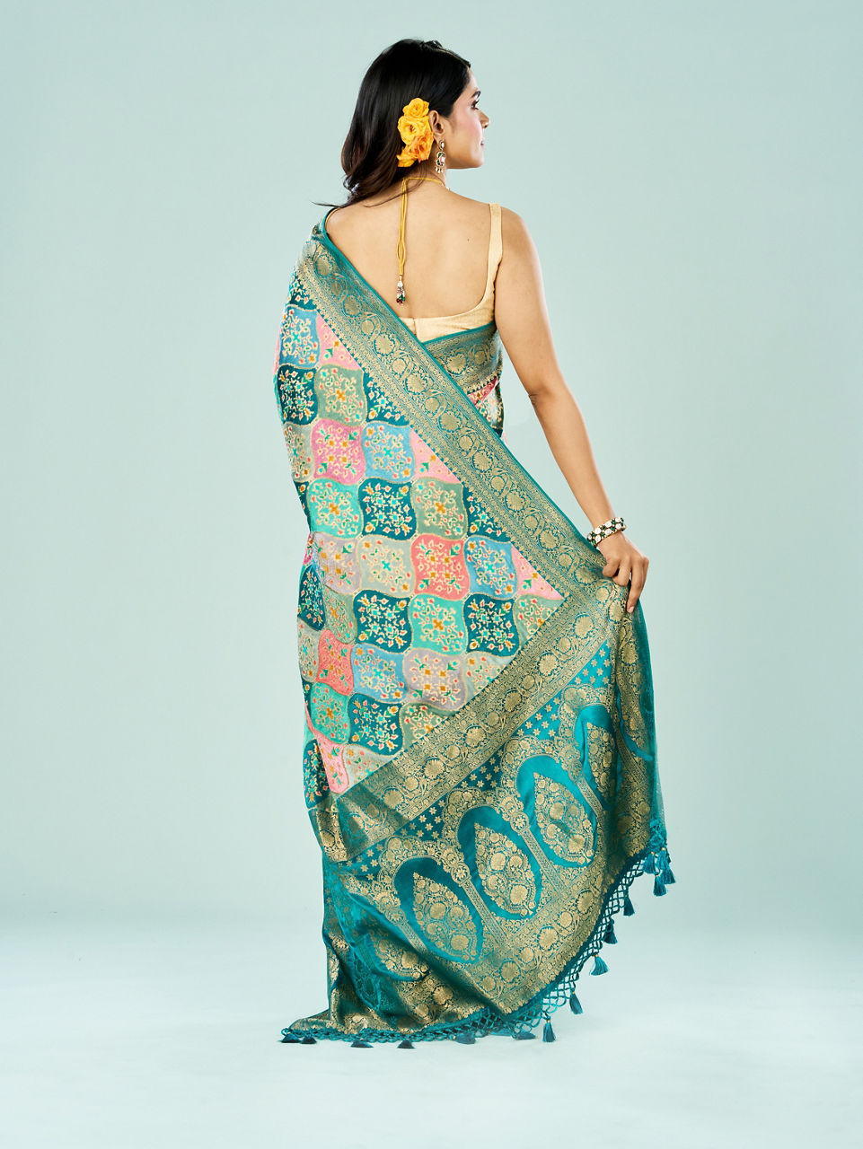 Mohey Women Rama Green Banarasi Art Silk Saree