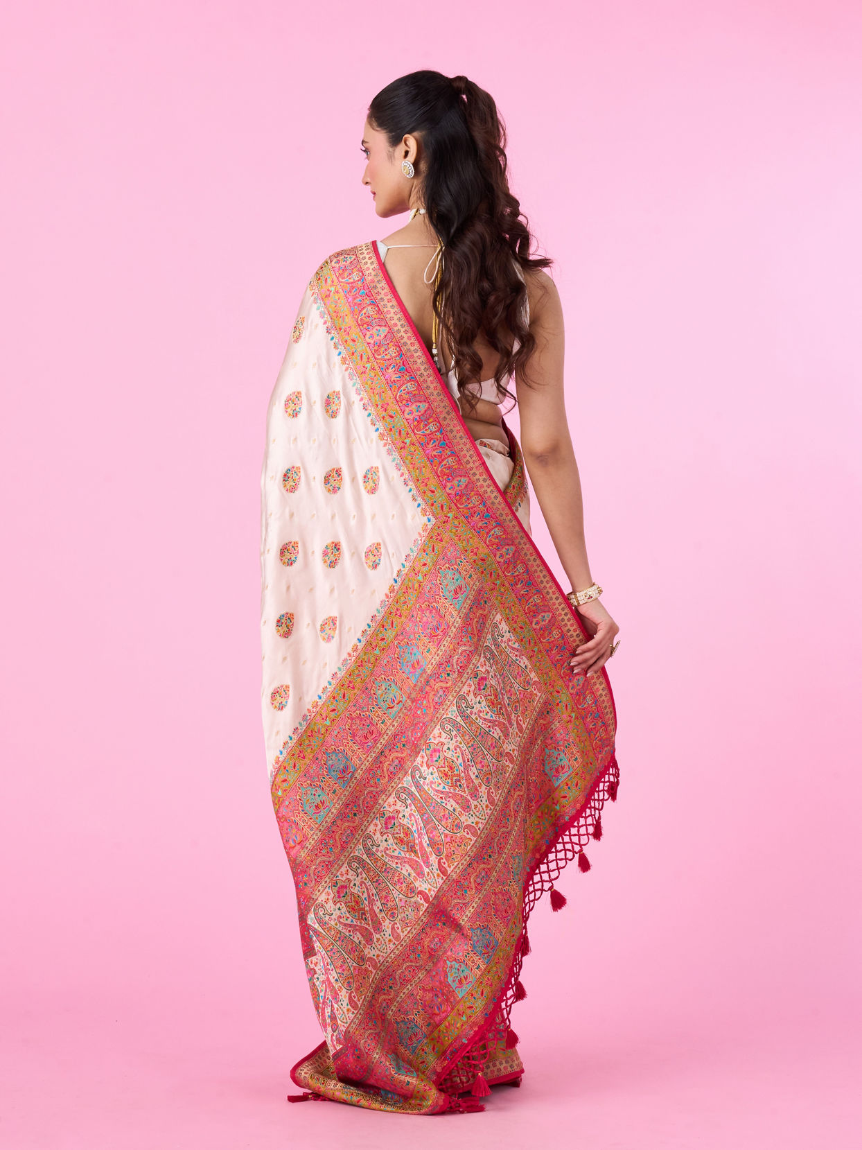 Mohey Women Radiant Cream Beauty Banarasi Saree