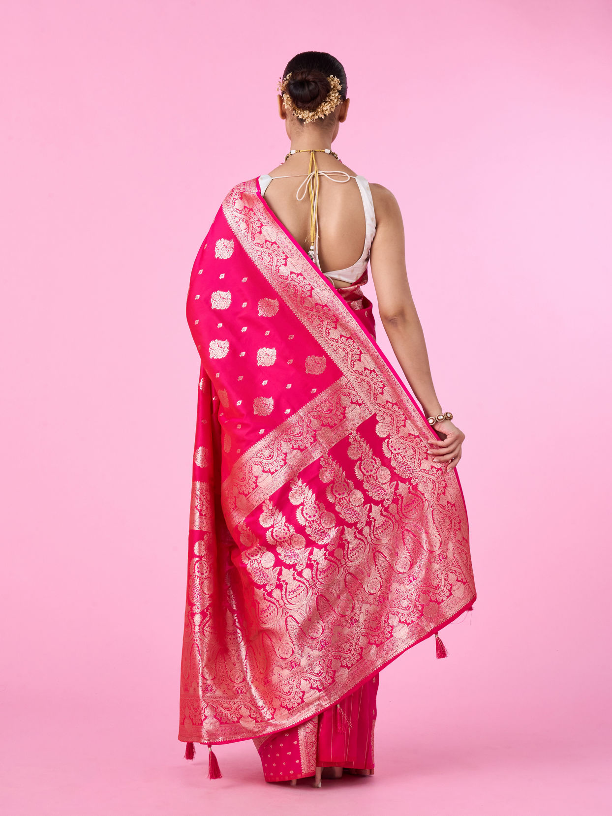 Mohey Women Ravishing Rani Pink Saree