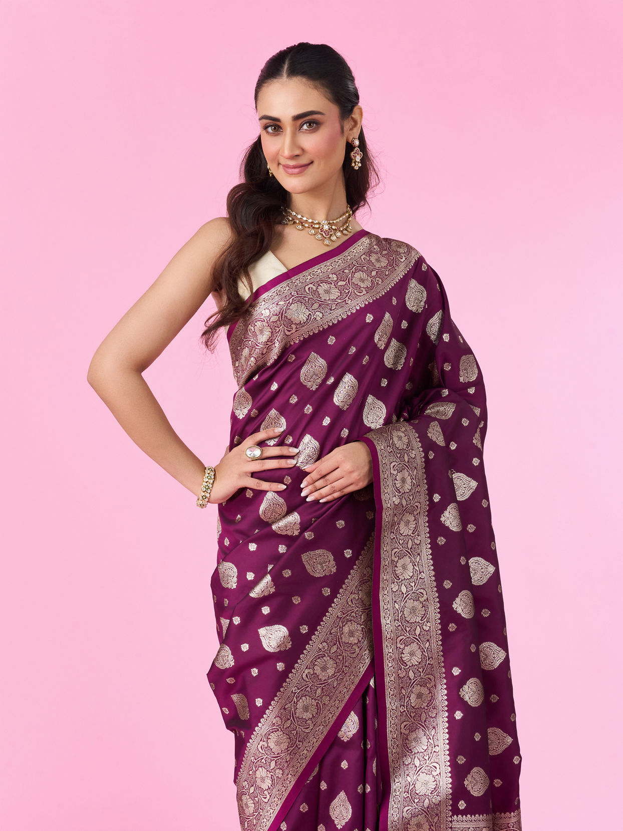 Mohey Women Wine Color Gifting Saree