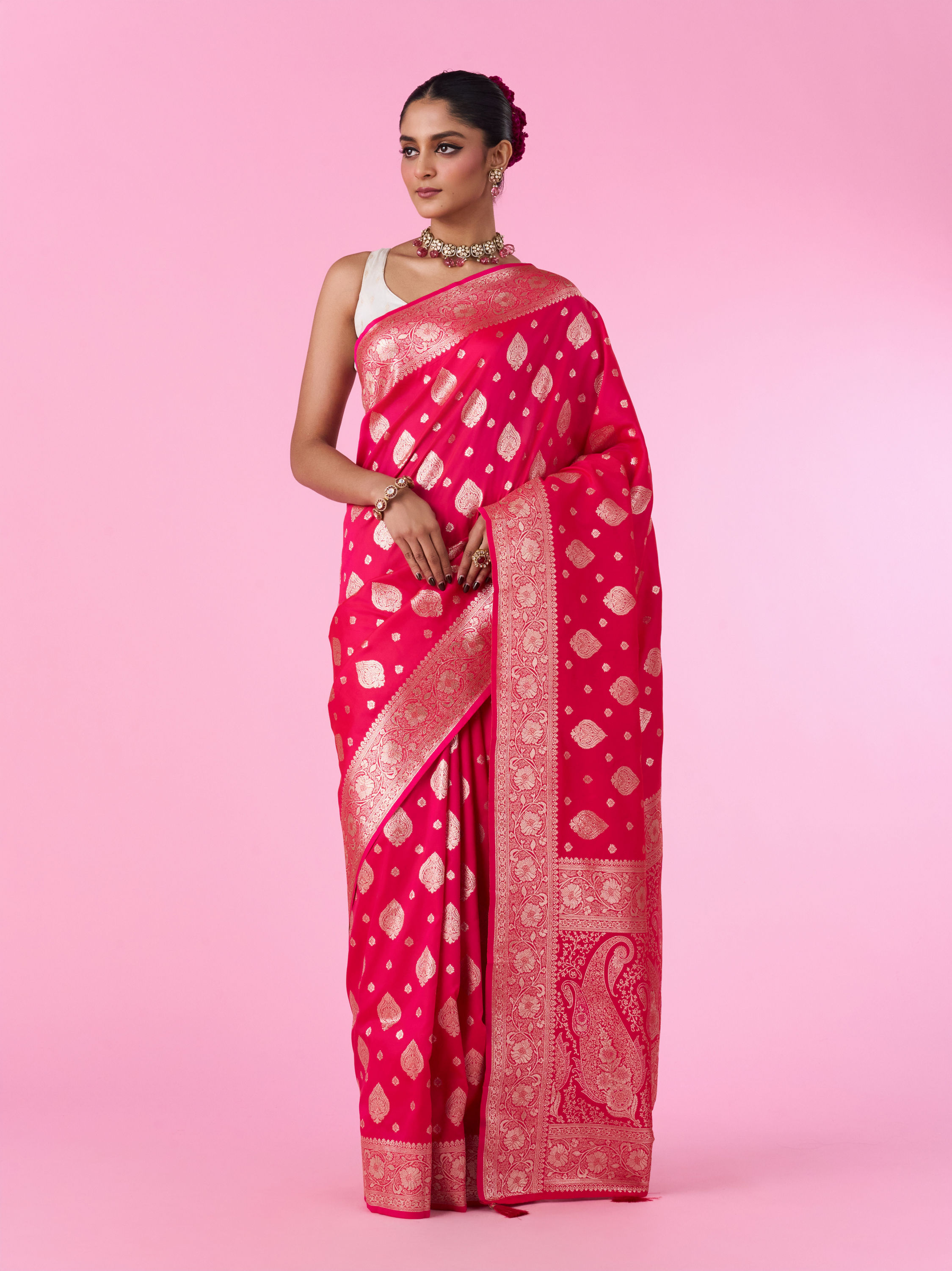 Mohey Women Pink Elegance Saree