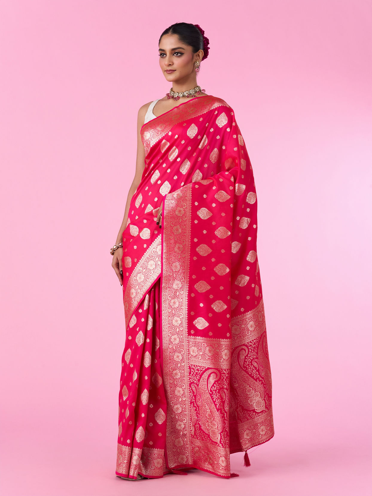 Mohey Women Pink Elegance Saree