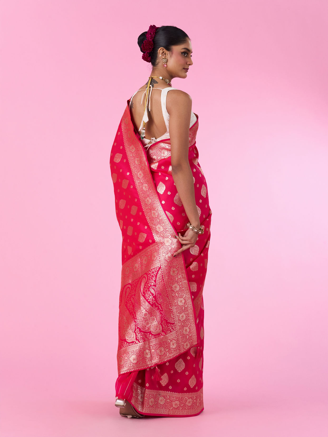Mohey Women Pink Elegance Saree