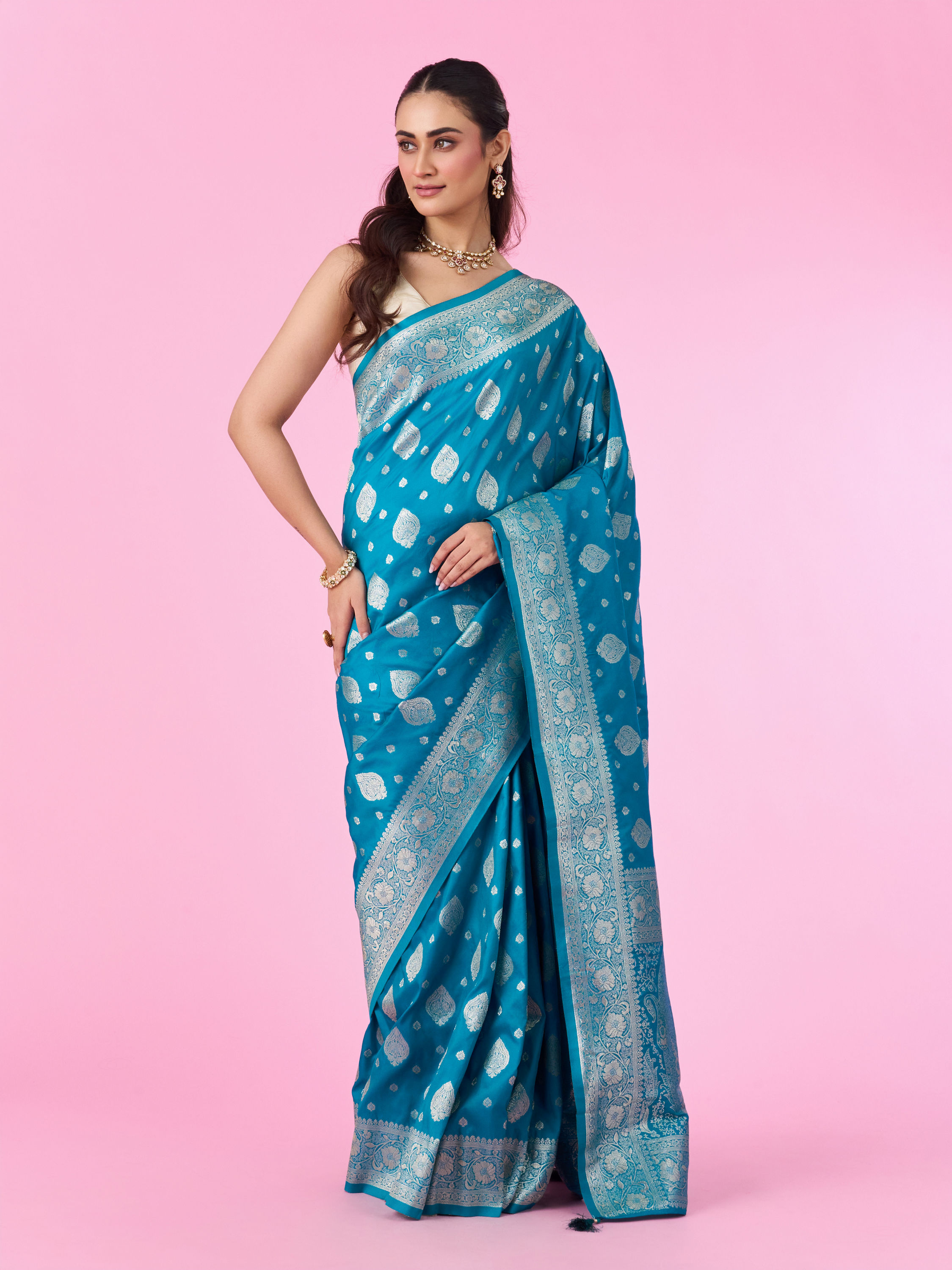 Mohey Women Radiant Blue Silk Saree