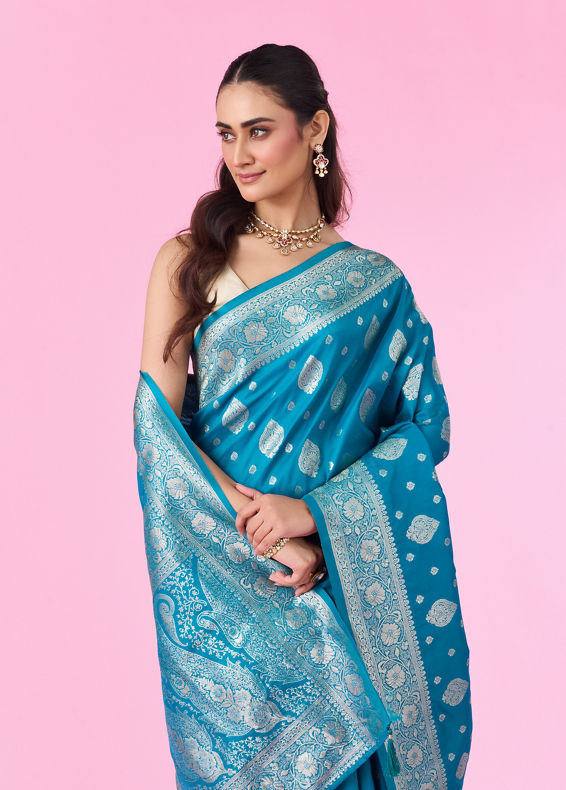 Mohey Women Radiant Blue Silk Saree
