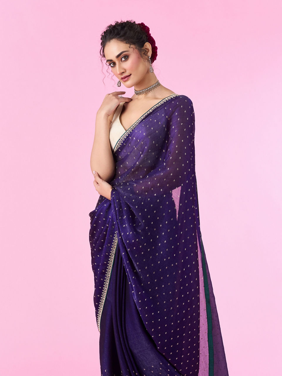 Mohey Women Dazzling Purple Organza Saree