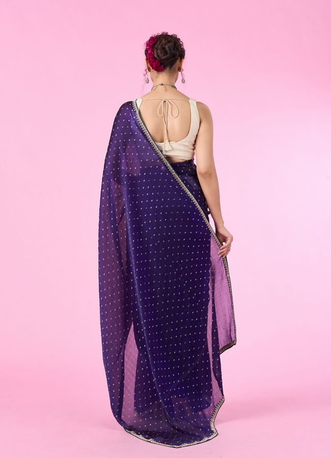 Mohey Women Dazzling Purple Organza Saree